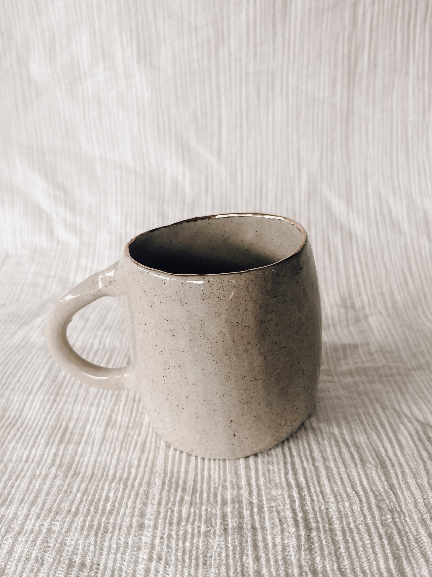 Gold rim hug mug