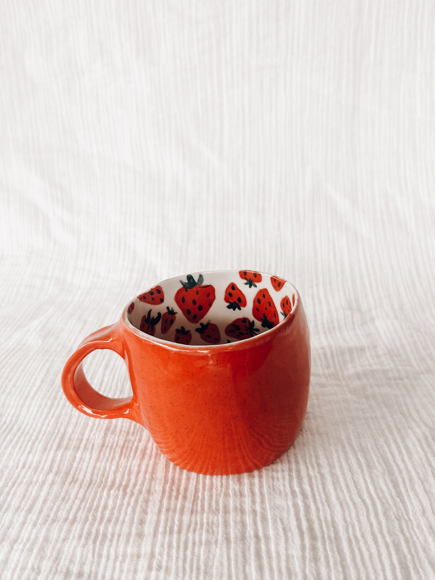 Red strawberry mini mug