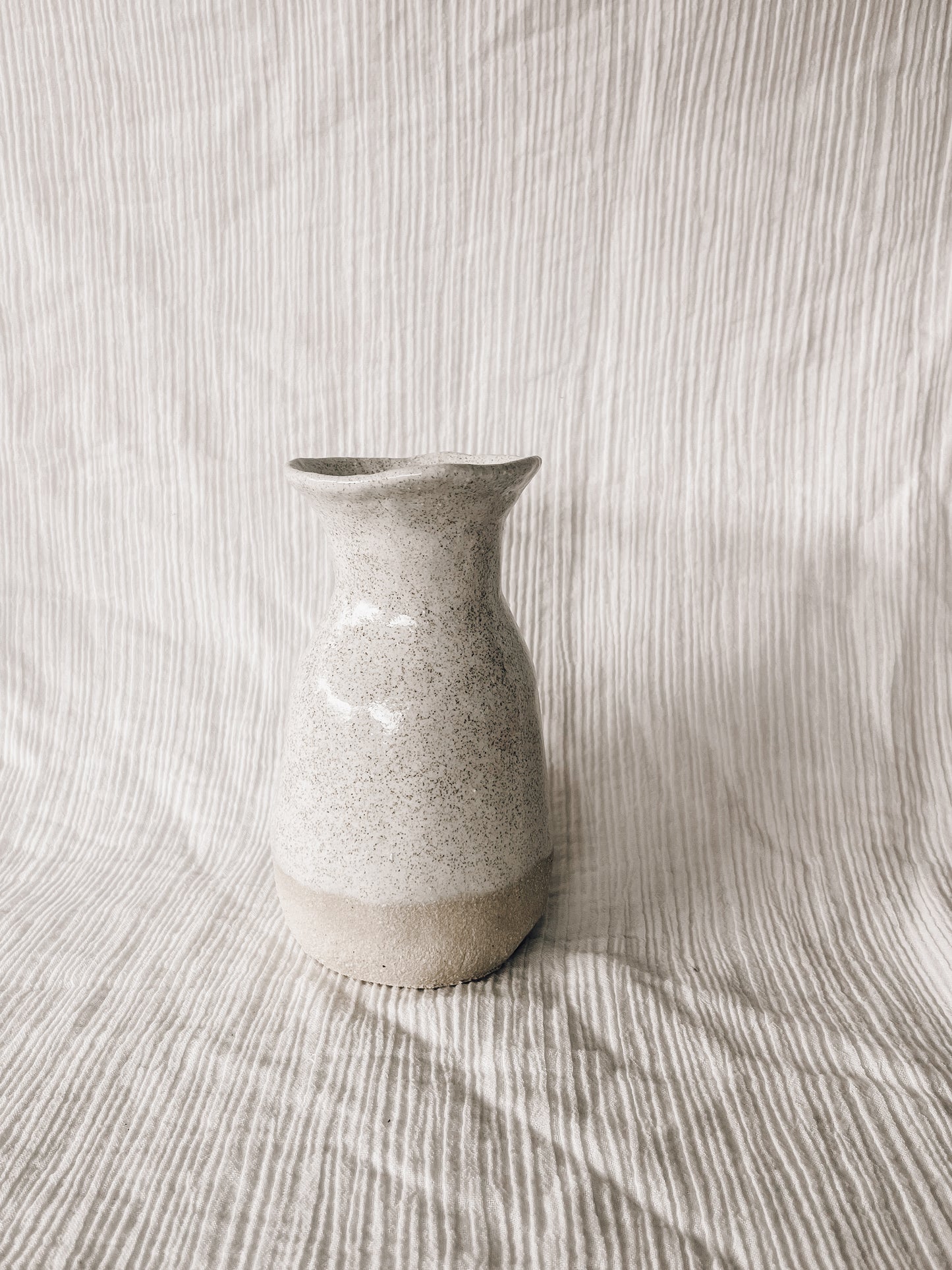 Speckle vase-fluted rim