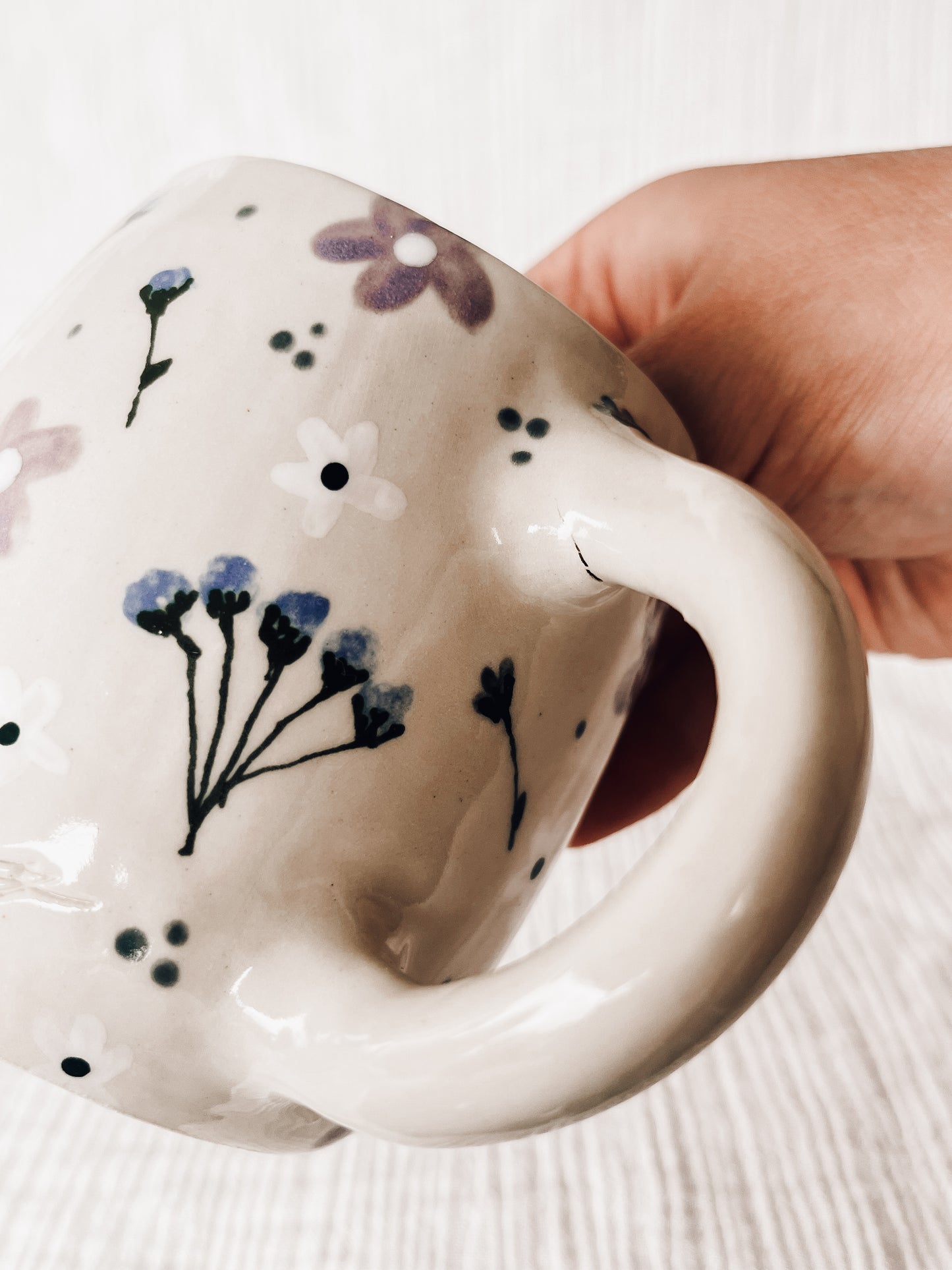 NEW floral hug mug-blue-defect