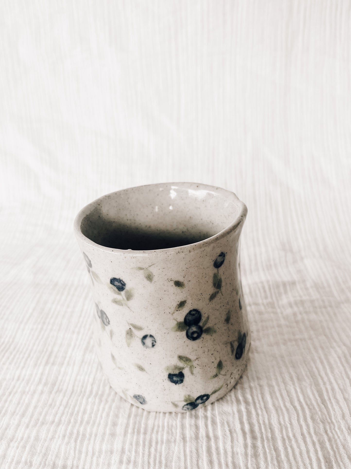 Handless blueberry potbelly mug