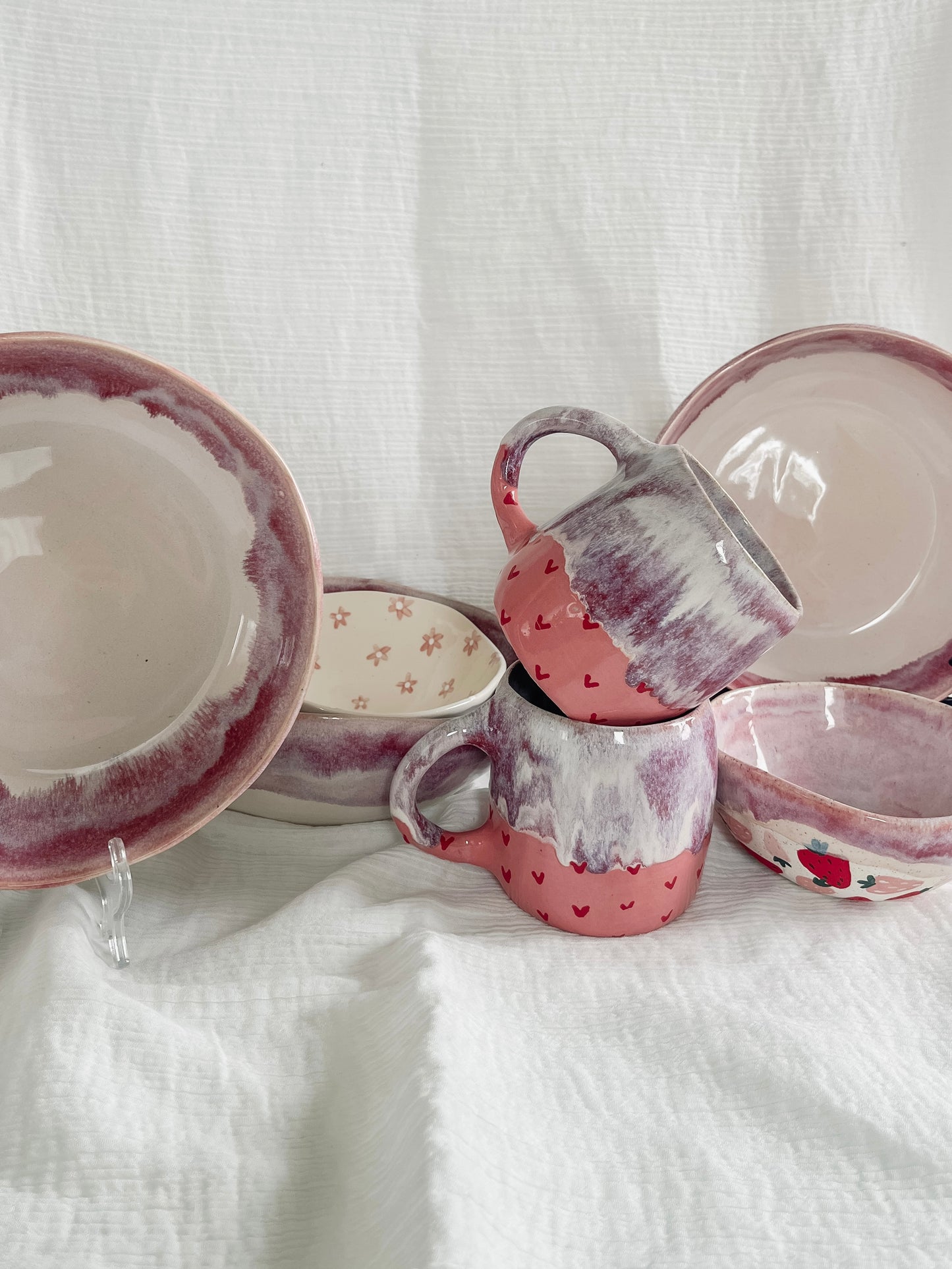 Pink drip heart hug mug