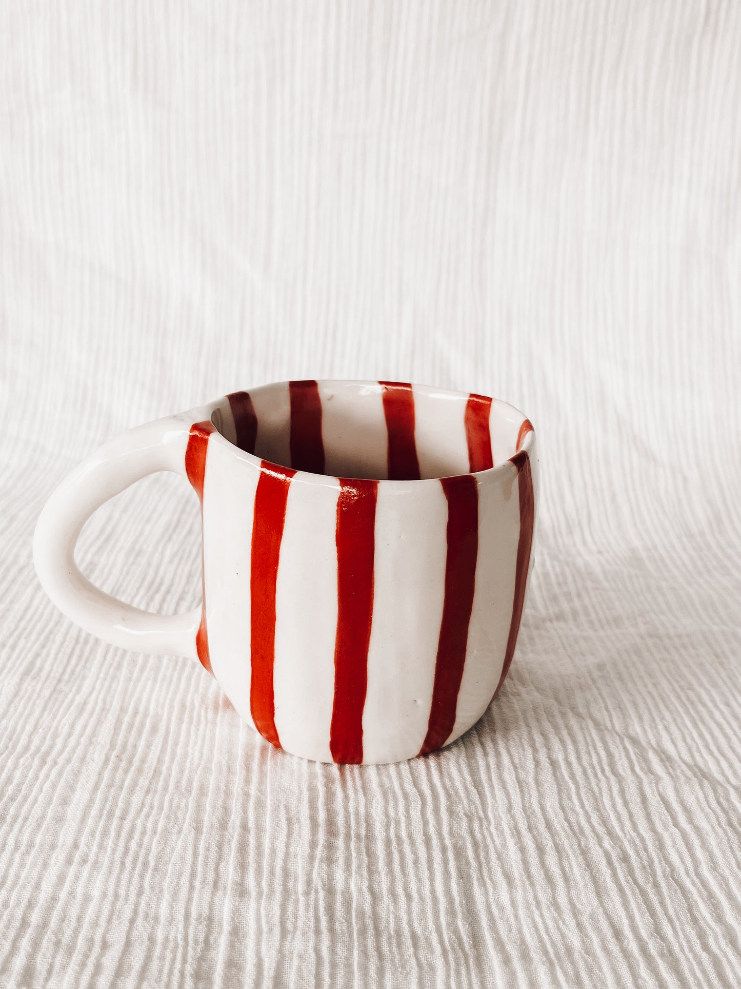 Red striped hug mug